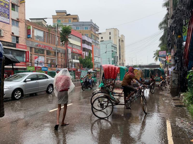 রিকশা নিয়ে দুই মেরুতে দুই মেয়র