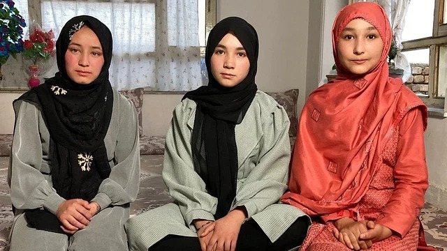 আফগানিস্তানের নারীশিক্ষা ‘ছেলেদের স্কুলে যেতে দেখলে কষ্ট হয়’