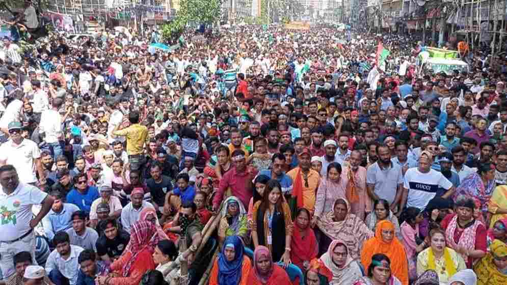 বিএনপির সমাবেশ ঘিরে নয়াপল্টনে নেতাকর্মীদের ঢল