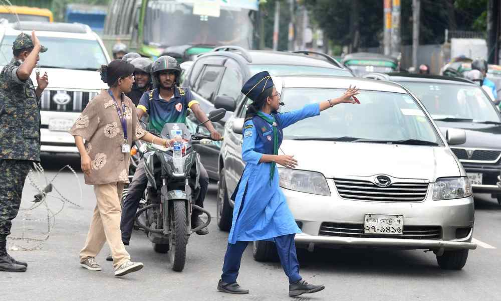 ট্রাফিক পুলিশে নিয়োগ পাচ্ছে ৭০০ শিক্ষার্থী