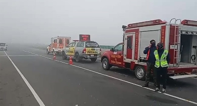 এক্সপ্রেসওয়েতে একাধিক যানবাহনের সংঘর্ষ, নিহত ১